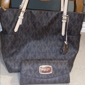 Micheal Kors Purse & Wallet